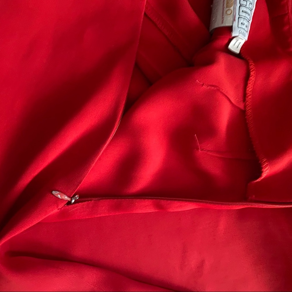 Red shorts - Picture 5 of 9